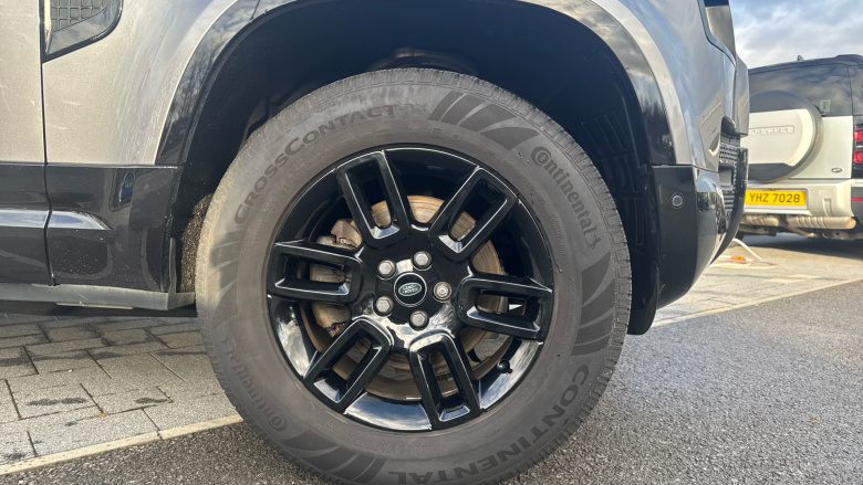 Land Rover Defender 3.0 D250 X-Dynamic SE 110 5dr Auto Diesel Estate